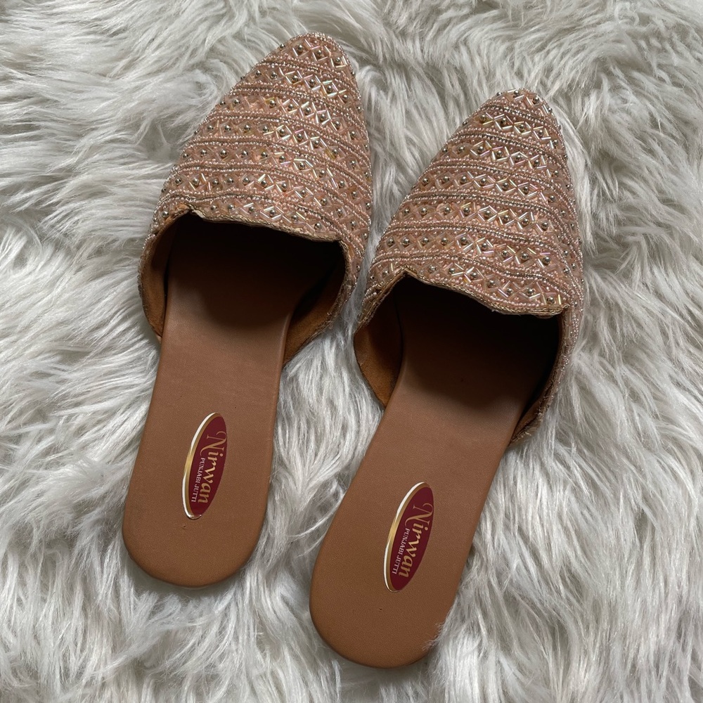 Pink Beaded Indian/Punjabi/Pakistani Shoes/ Jutti/ Khusa/ Mojri. Size: 10